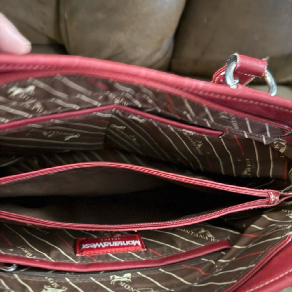 Elegant Red Embossed Handbag & Wallet - Picture 10 of 15